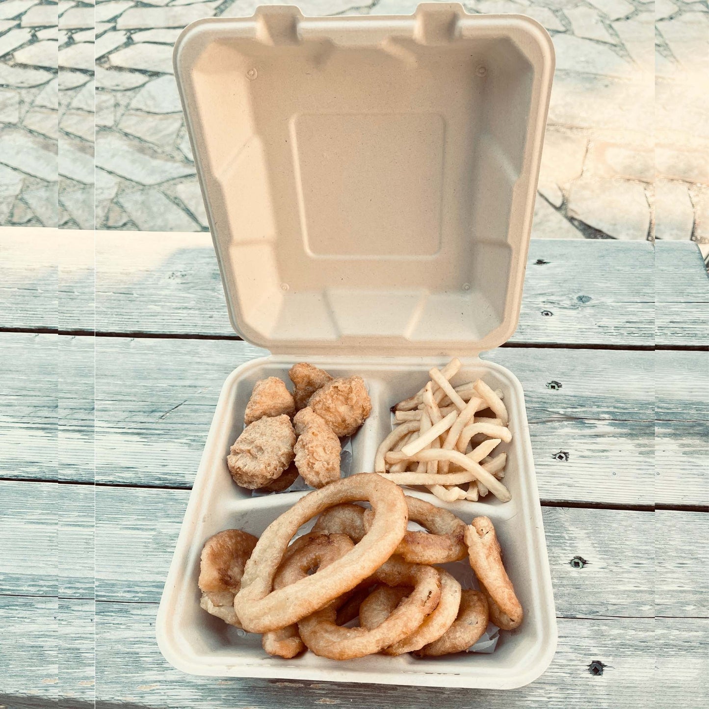 Clamshell 3-compartment container 8" x 8"