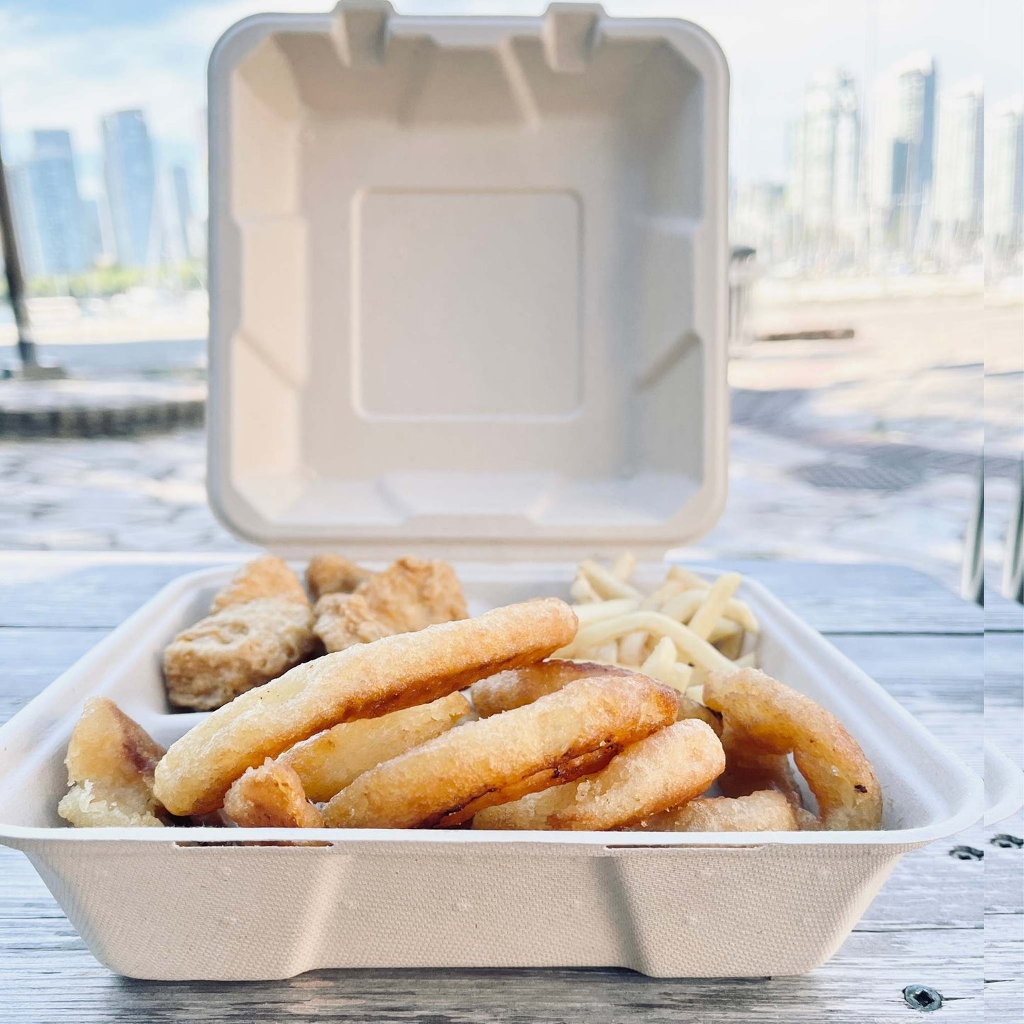 Clamshell 3-compartment container 8" x 8"