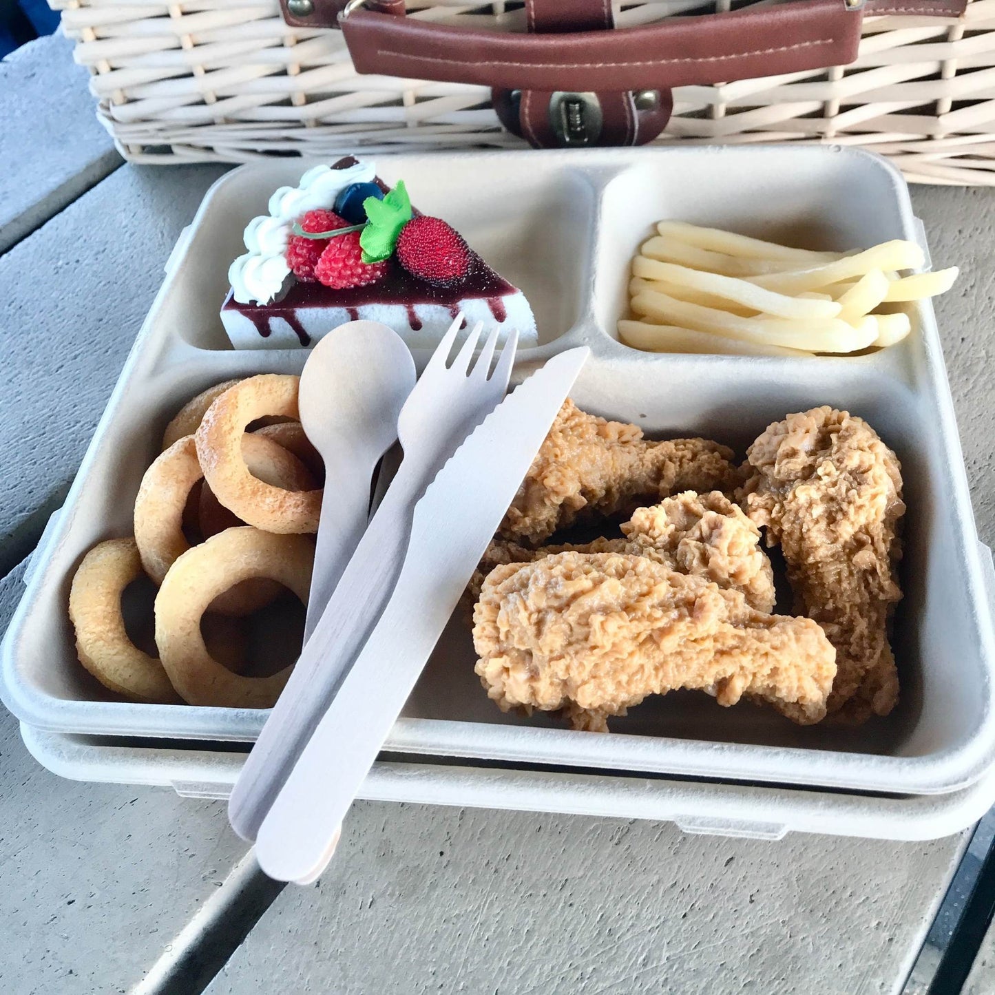 Tray 4-compartment compostable 1340ml with lid