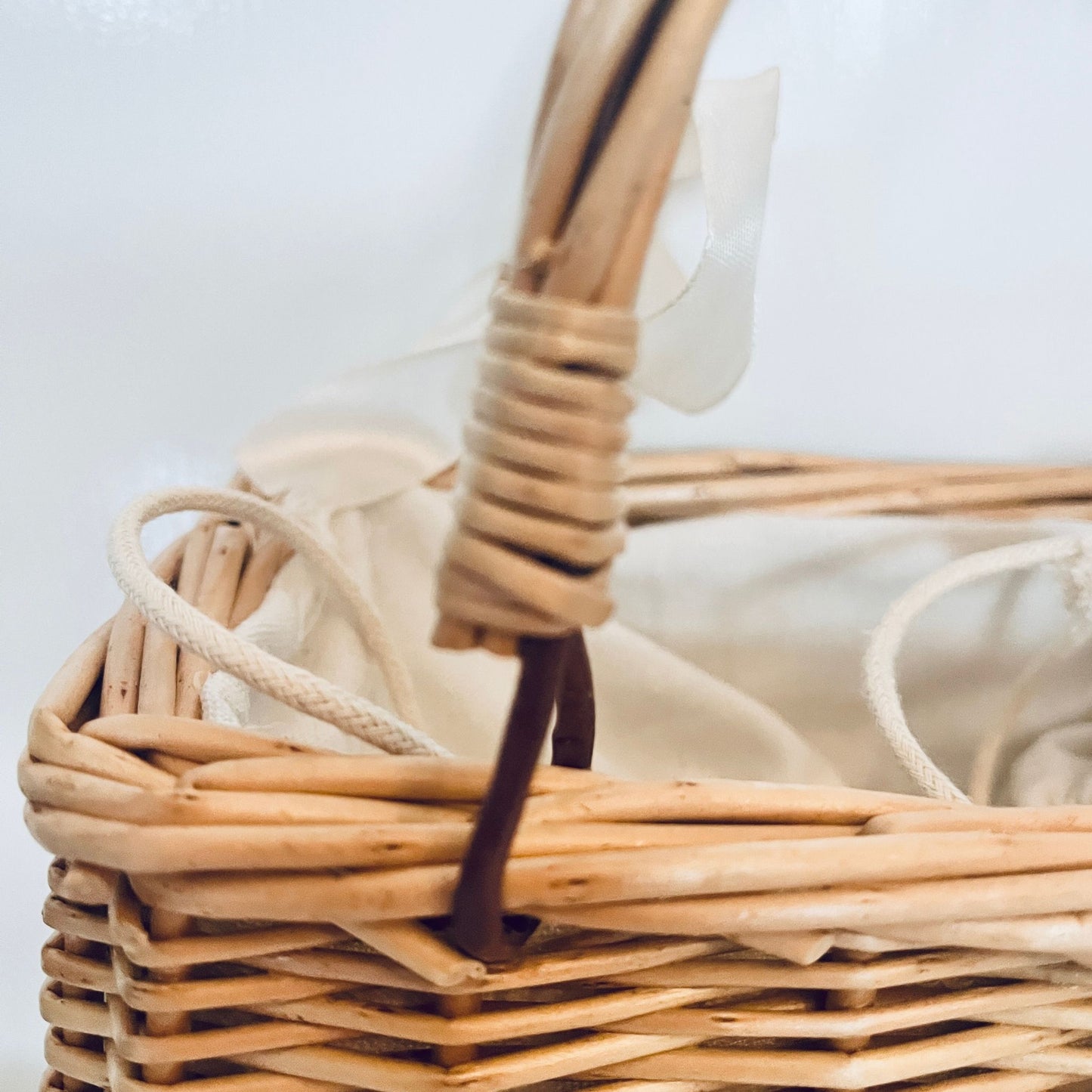 Picnic Basket Hand Purse